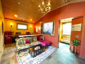 NC Unit 1 Beautiful Sugar mountain with rolling creek & deck!